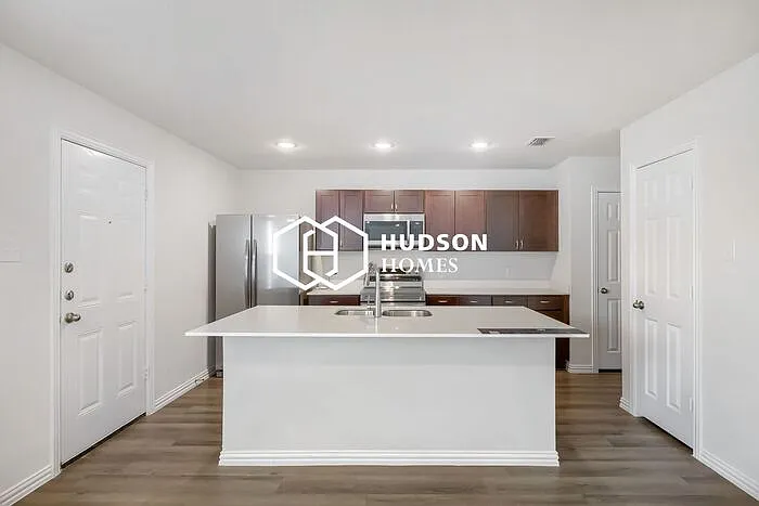4 bed, 3.0 bath, 1828 sqft, $1,799 — Photo 3