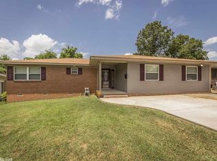 5707 Lowrance Dr, N Little Rock, AR 72118