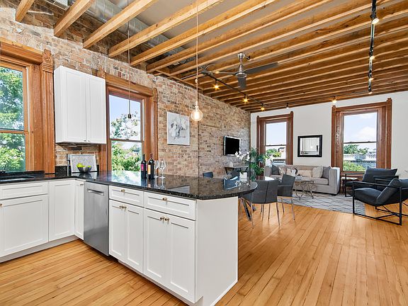 2nd image of 1925 W Division St APT 3