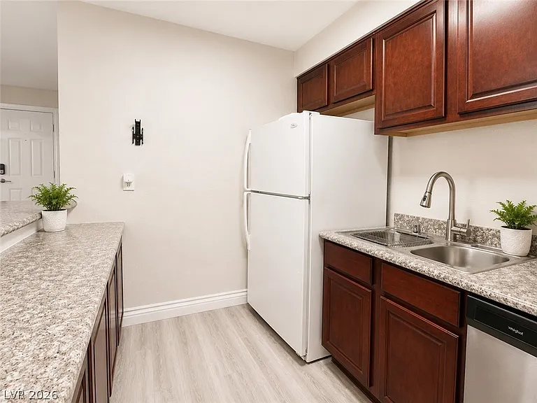 5026 River Glen Dr #162 — Photo 6