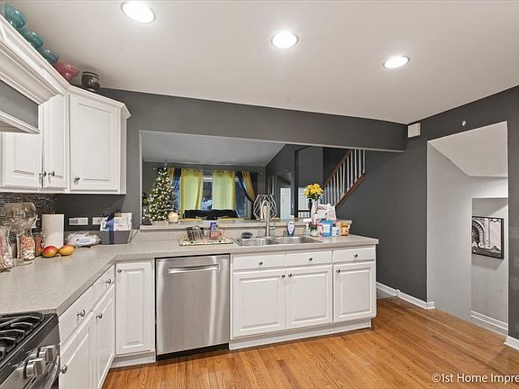 4th image of 328 N Brookshore Dr