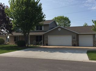 W5563 Sumac Ln, APPLETON, WI 54915