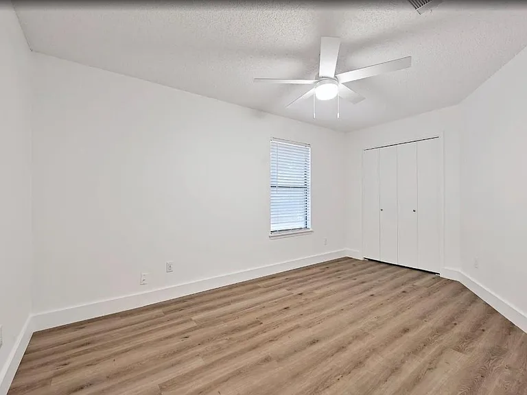 2407 Winsted Ln #B — Photo 14