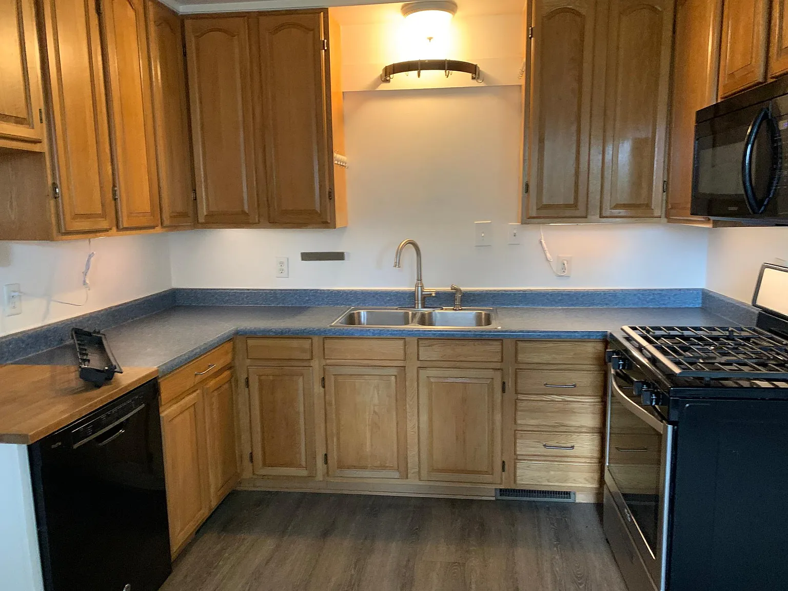 2 bed, 740 sqft, $3,075 — Photo 4