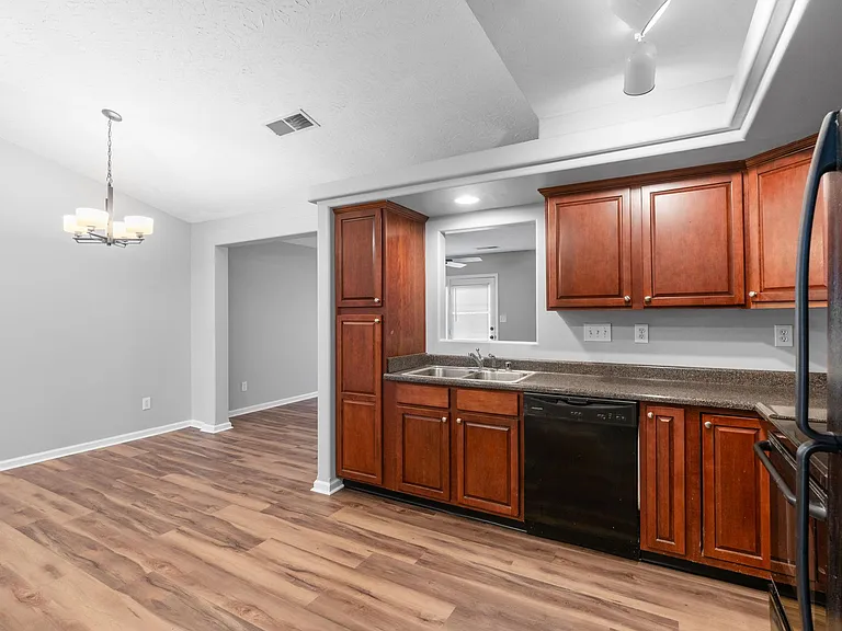 305 Spring Valley Ln — Photo 10