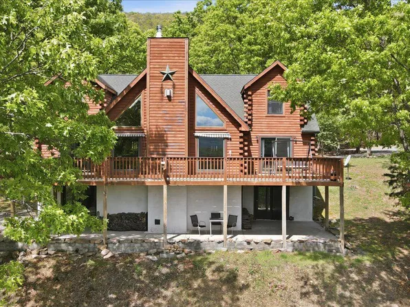 1052 Parkside Dr, Berkeley Springs, WV 25411