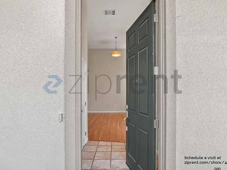 1076 Sapphire Ter — Photo 5