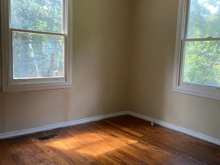 563 Parkchester Dr — Photo 5