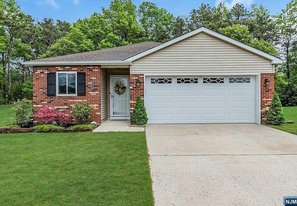 1st image of 1512 Essex Ct