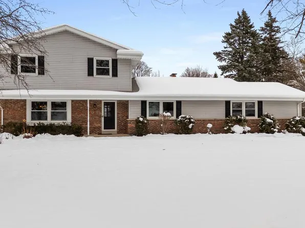 10532 North Council Hills DRIVE, Mequon, WI 53097