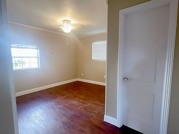 3rd image of 422 McKinney Ave