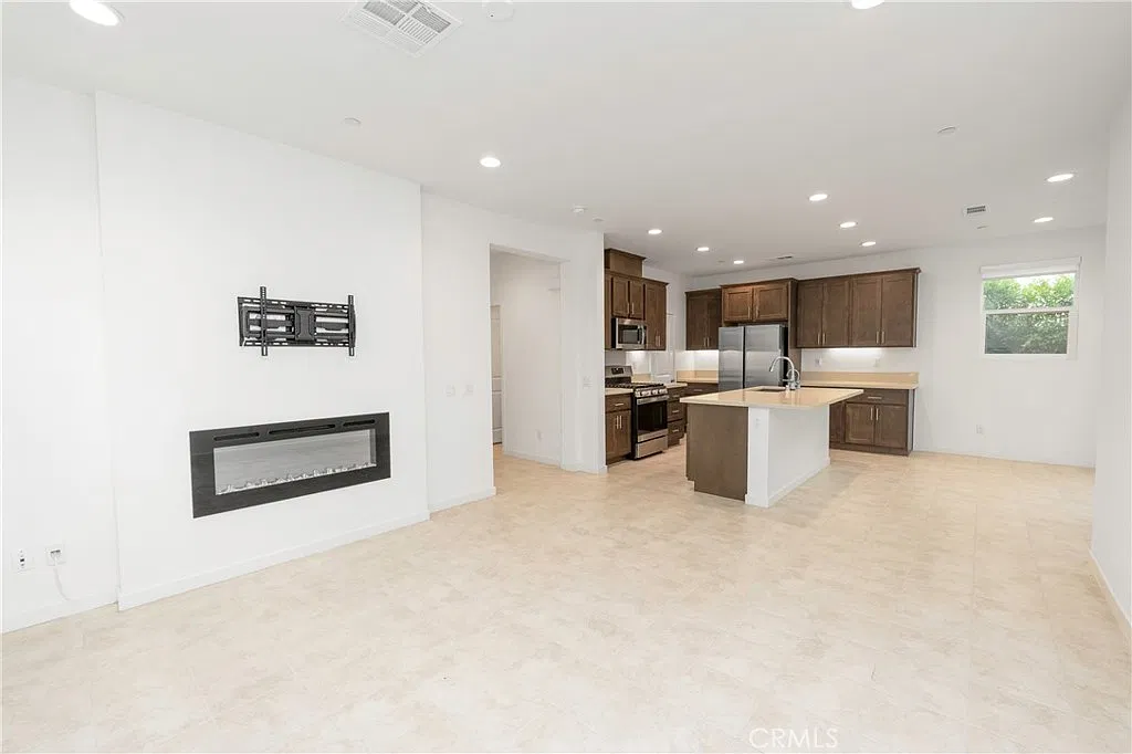 4 bed, 1543 sqft, $3,600 — Photo 2