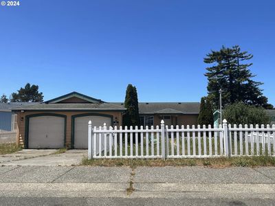 906 Stillwater Dr, Coos Bay, OR, 97420