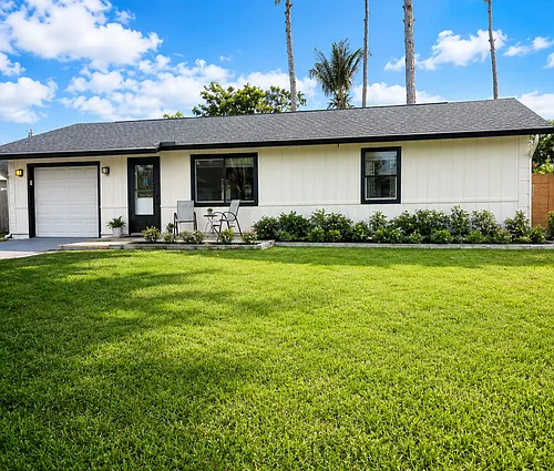 1086 SW Sarto Ln Photo 1