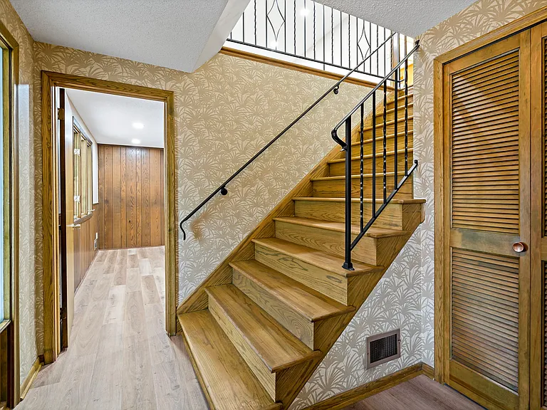 3916 Ensign Ave N — Photo 5