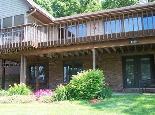 3109 W Canal Shore Dr, Leclaire, IA 52753
