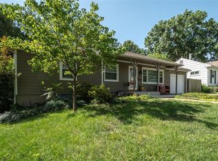 10513 W 90th St, Overland Park, KS 66214