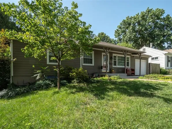 10513 W 90th St, Overland Park, KS 66214