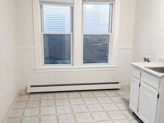 4th image of 14 Catharine St #1