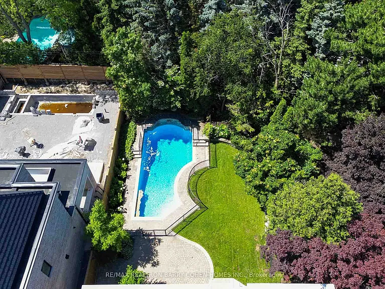 230 Dunvegan Rd — Photo 47