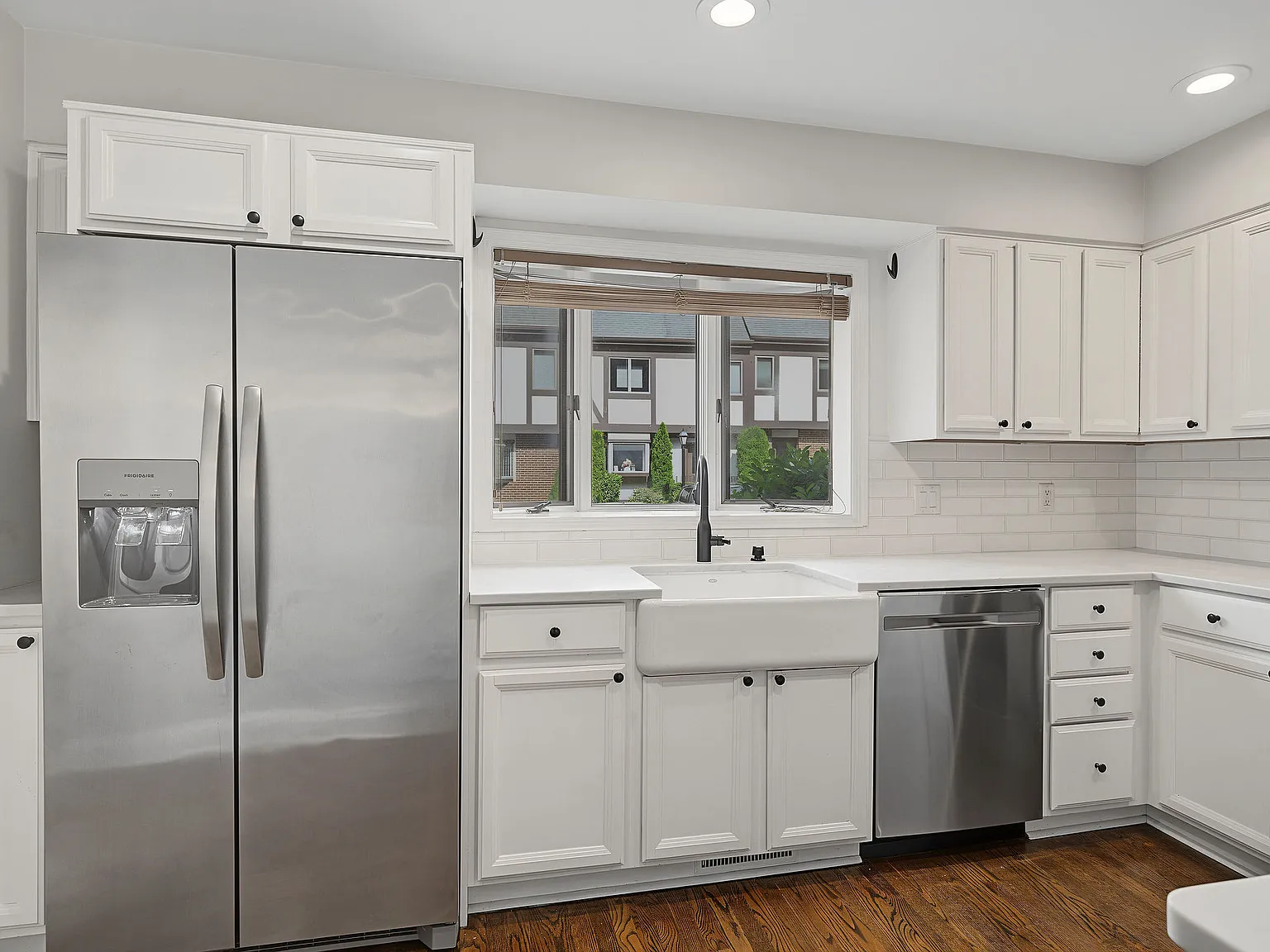 3 bed, 3.5 bath, 2051 sqft, $4,300 — Photo 4