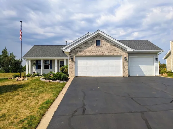 12399 Barberry Dr, Winnebago, IL 61088