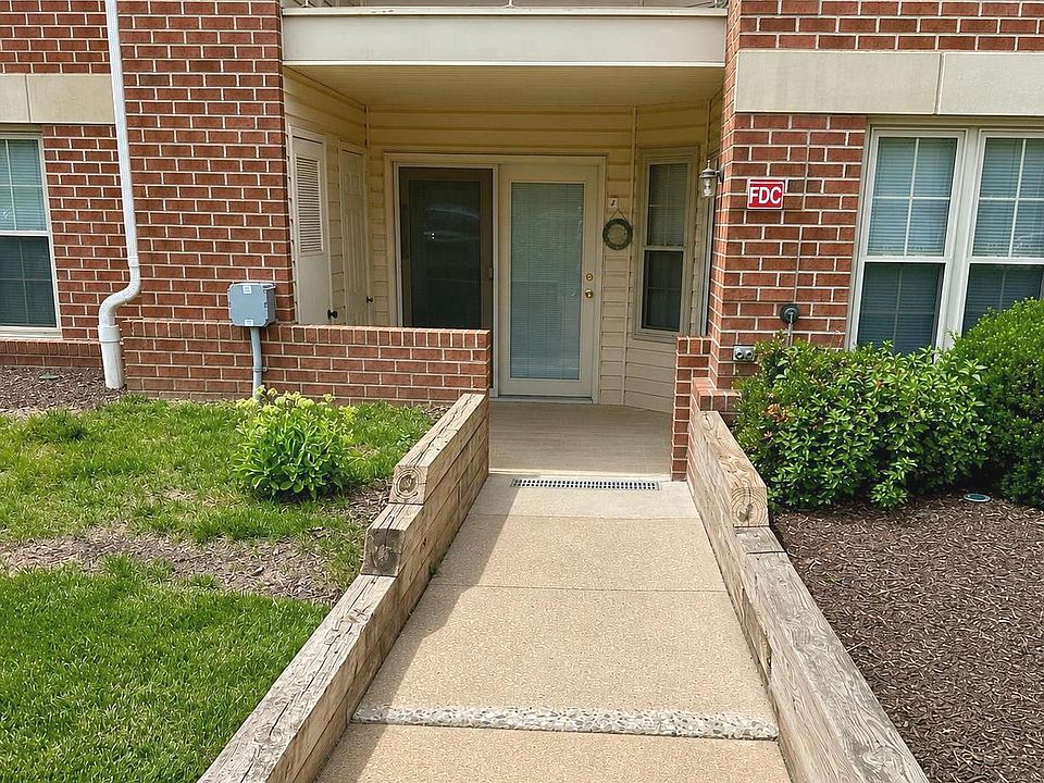 1st image of 1712 Landmark Dr APT J