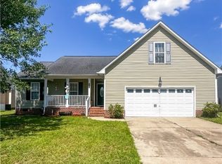 1017 Thistle Gold Dr, Hope Mills, NC 28348