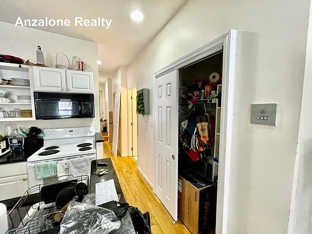 17 Thacher St #2 — Photo 14