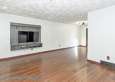 4th image of 3926 Jonquil Ln
