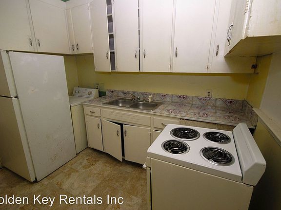 3rd image of 811 E Walnut St