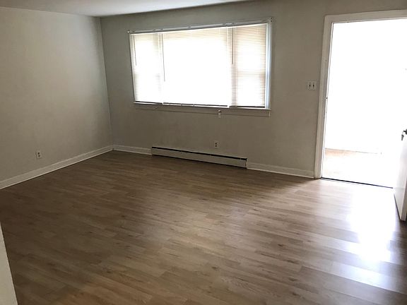 4th image of 2411 Wyoming Ave #B