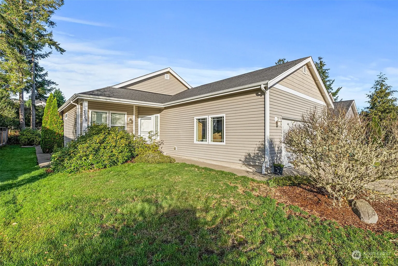 2569 Kristine Court photo 1