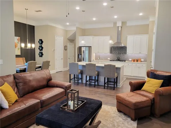 110 Village Green Ave, Woodstock, GA 30189