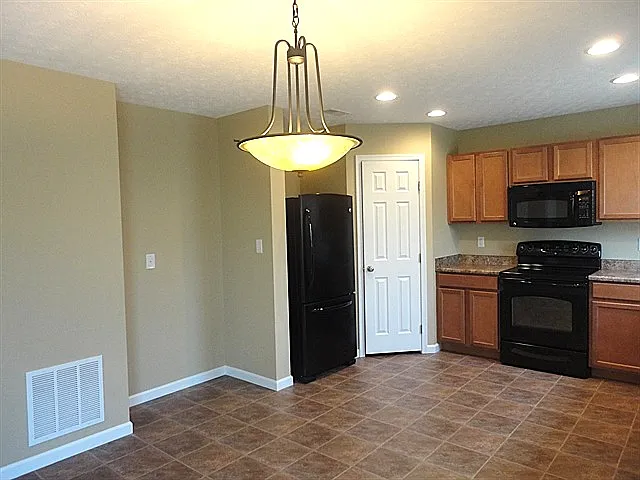 333 Parrott Ct — Photo 2