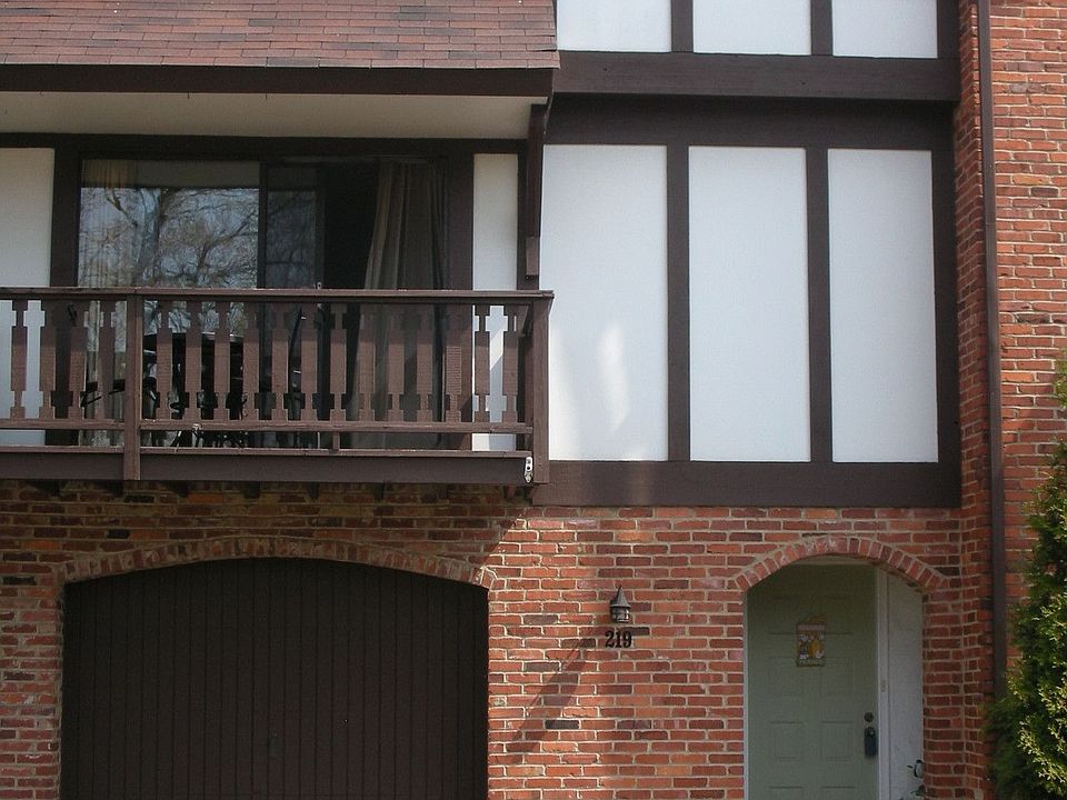 219 Queensberry Ct.
