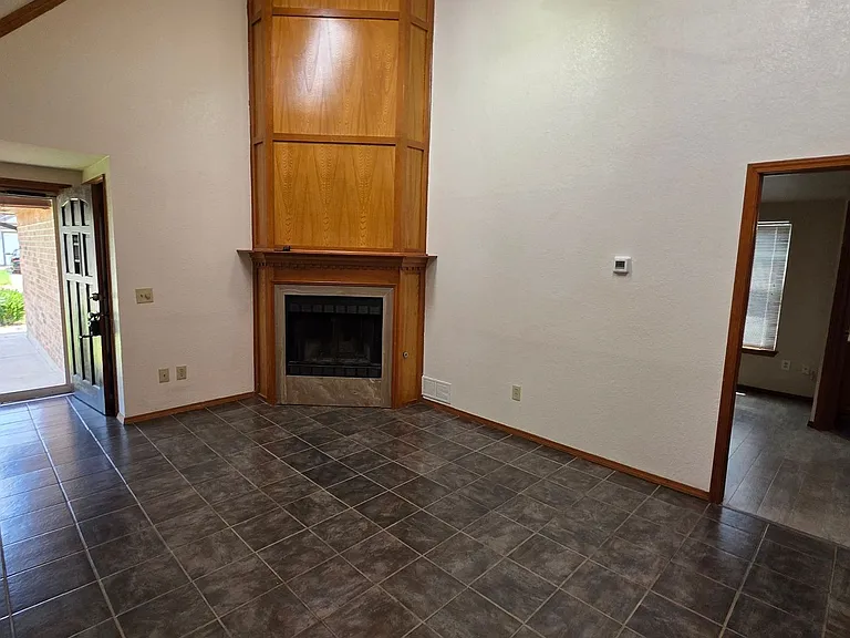 621 Stoneridge Dr — Photo 17