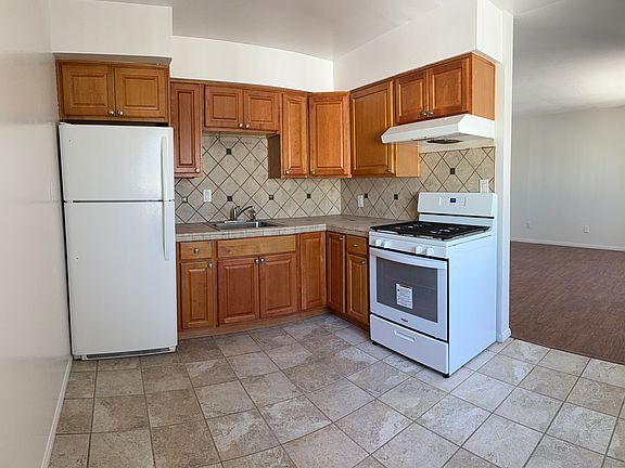 2nd image of 908 1/2 Reed Ave