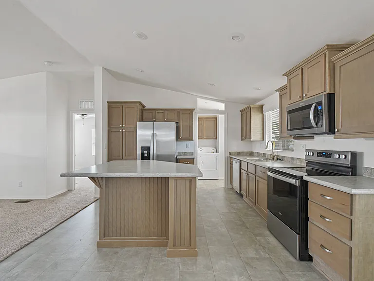 8601 N 71st Ave — Photo 13