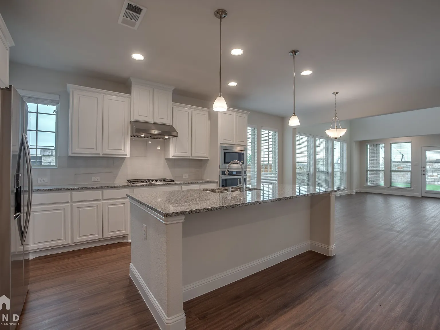 3 bed, 3.5 bath, 2679 sqft, $4,049 — Photo 3