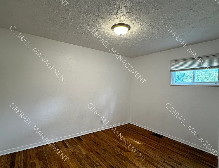 1183 E Lorado Ave — Photo 3