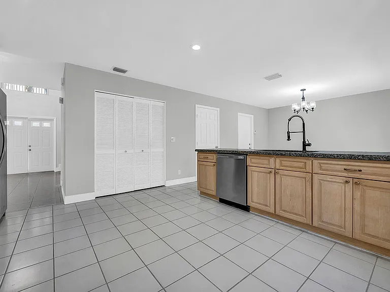 10820 Buttonwood Lake Dr — Photo 11