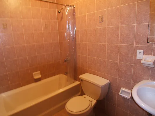 Rented by Joel Weisz, LREB | media 17