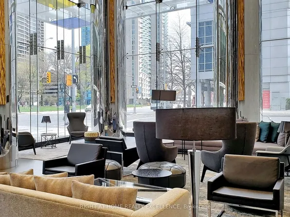 10 York St, Toronto, ON