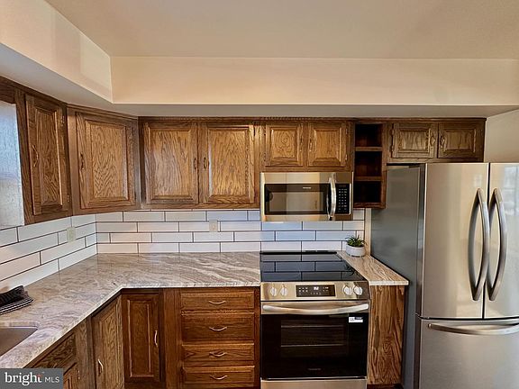 5th image of 701 Tamarack Trl