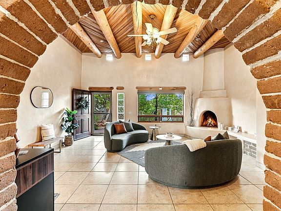 2nd image of 7 W Azulejo Ct