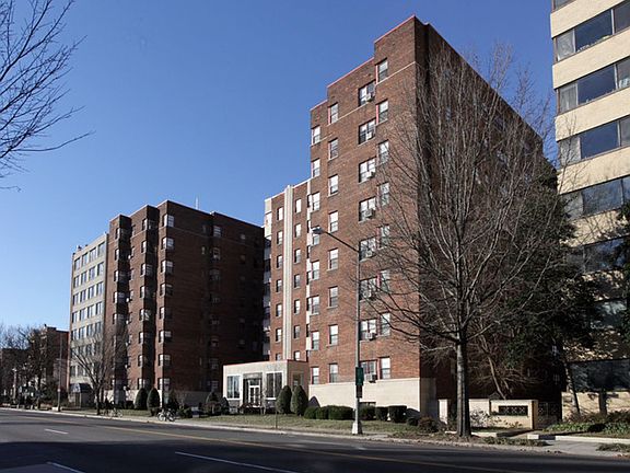 5th image of 3130 Wisconsin Ave NW #709
