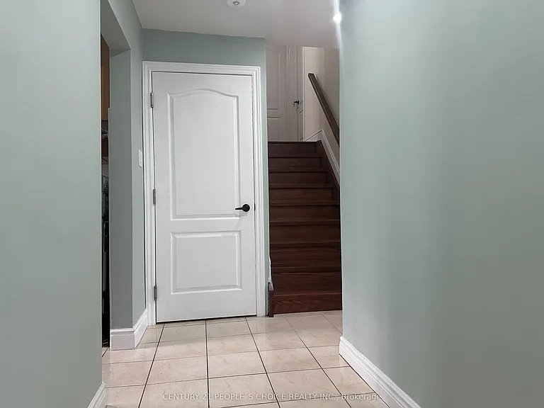7490 Middleshire Dr — Photo 12