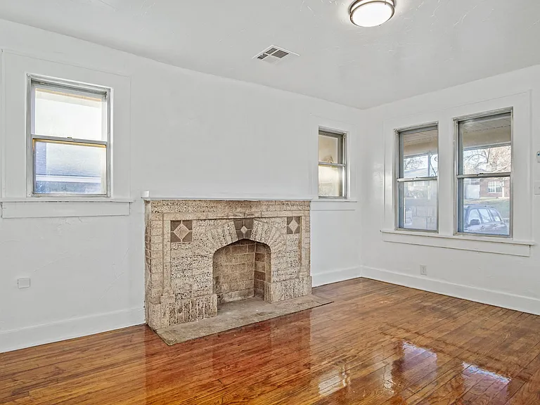 1524 NE 8th St — Photo 16
