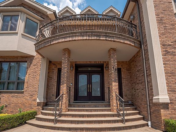 3rd image of 15 Elizabeth Ct